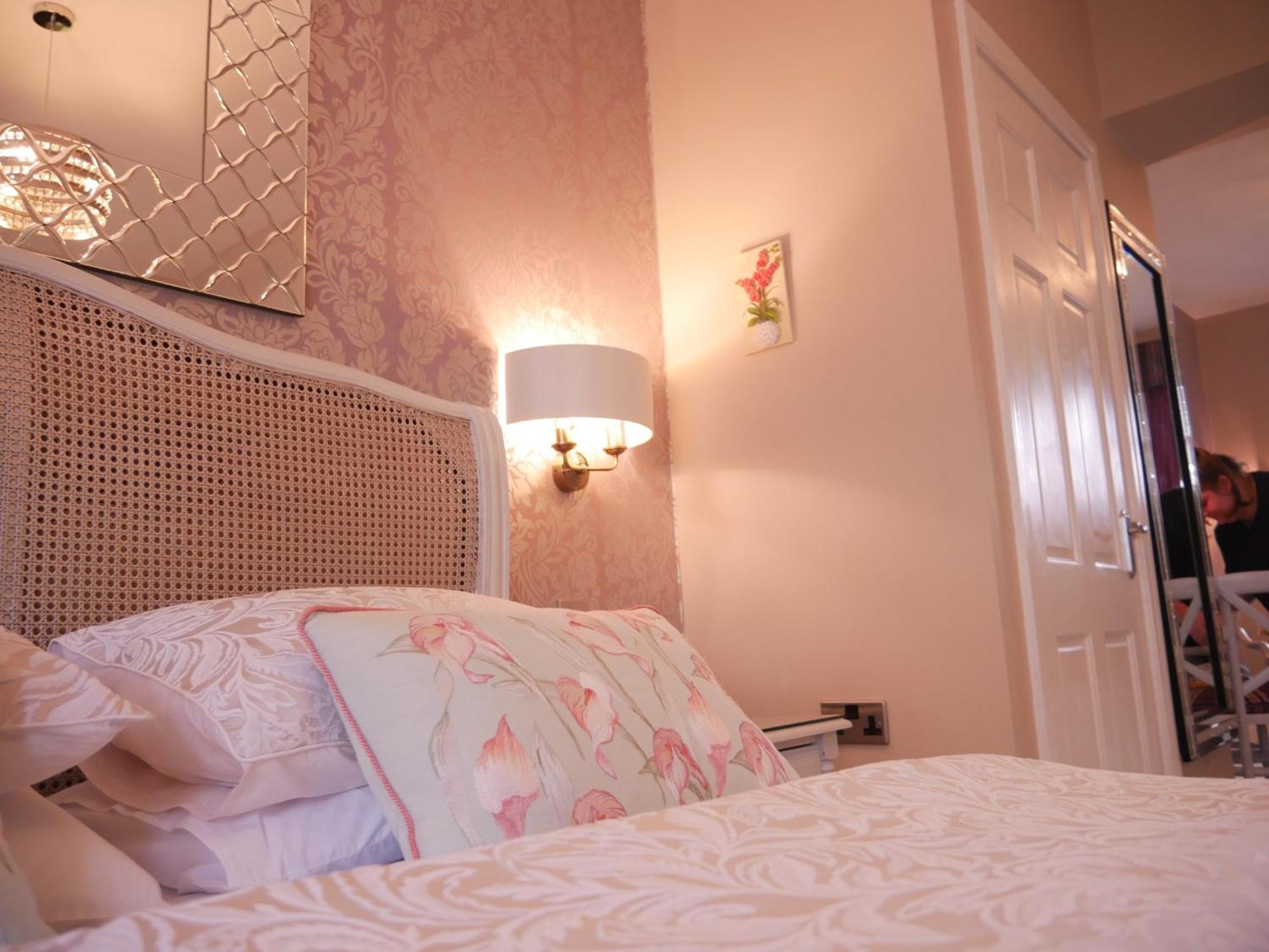 Bowness Bay Suites (Adults Only) Bagian luar foto